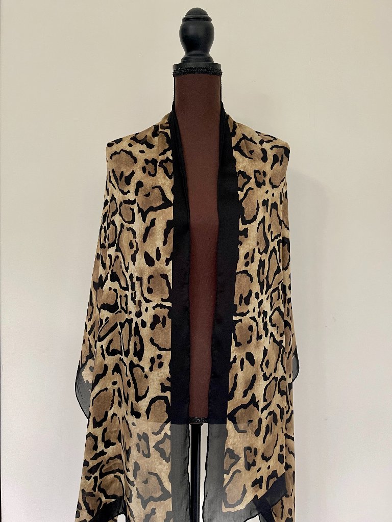 New Gucci Animal Print Silk Satin Stole Wrap
